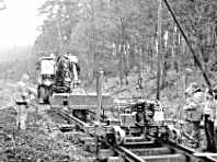 Gleisreparaturarbeiten 1968 kurz vor dem Bahnhof Reichenweiler