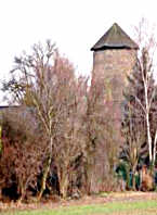 Der markante Turm der Krautwiesenmhle bei Lungsheim
